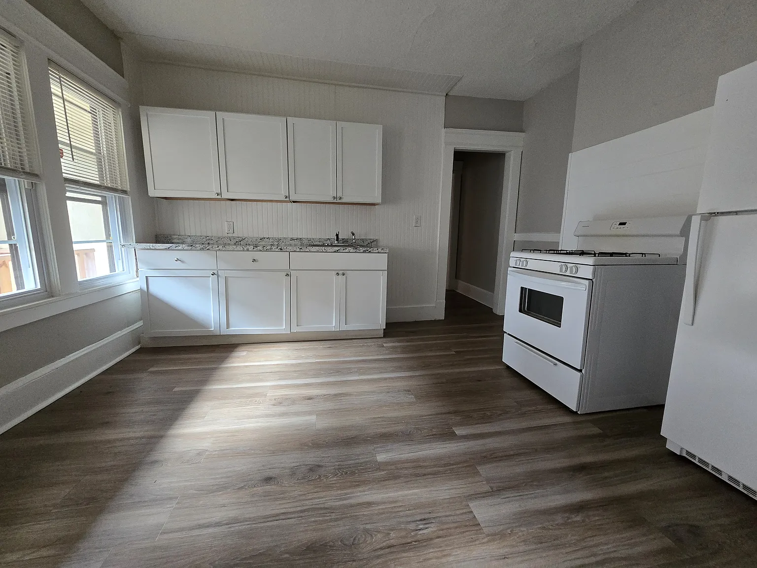 3 bed, 1100 sqft, $1,600 — Photo 4