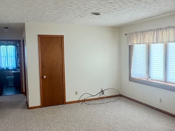 5th image of 545 W Buckner Hill Rd