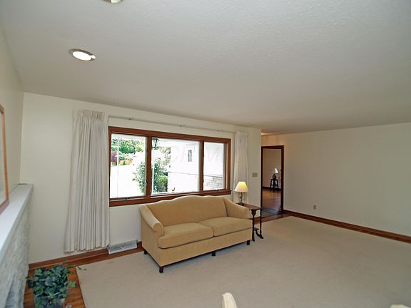 4th image of 3488 Braidwood Dr
