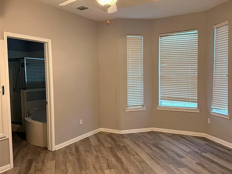 5600 FM 1466 — Photo 10