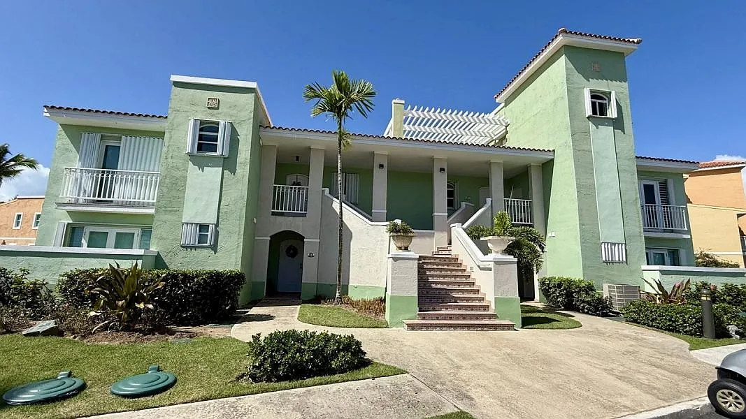 3 bed, 3.0 bath, 2436 sqft, $3,200 — Photo 1