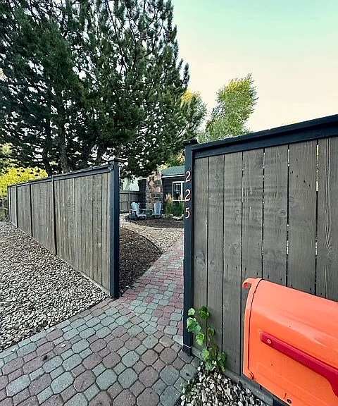 225 NW Florida Ave — Photo 2