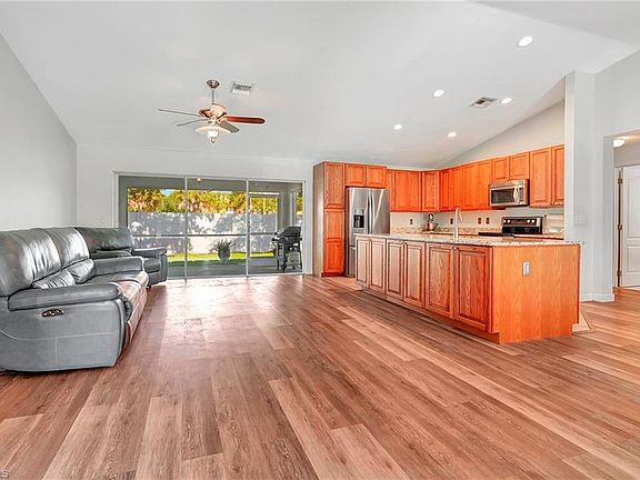 4th image of 9954 Country Oaks DR