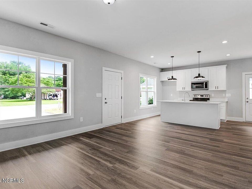 2nd image of 308 Park Avenue