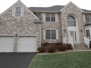 29 Hemingway Dr, Ledgewood, NJ 07852