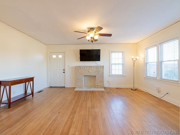 3rd image of 103 S Knoxville Ave