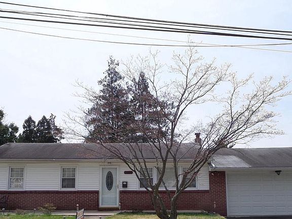 2nd image of 2560 Lamott Ave