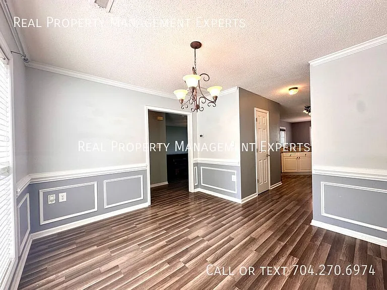 7603 Rolling Meadows Ln — Photo 10