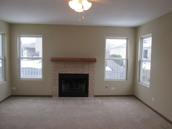 4th image of 667 Ottawa Dr