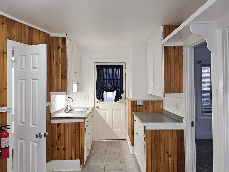 12 Maple St #B — Photo 4