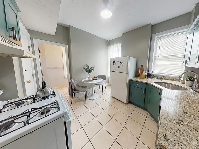 17 Highgate St #8 — Photo 3