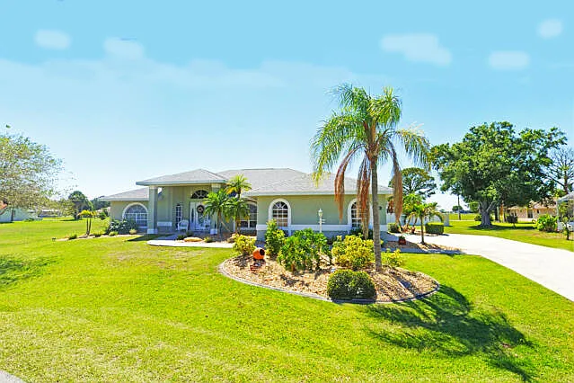3 bed, 2.0 bath, 2125 sqft, $3,350 — Photo 3