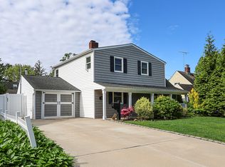 24 Mead Ln, Westbury, NY 11590