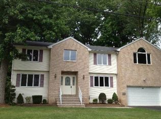 281 Idaho St, Paramus, NJ 07652