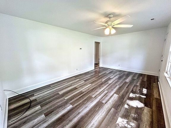 5th image of 111 Early St