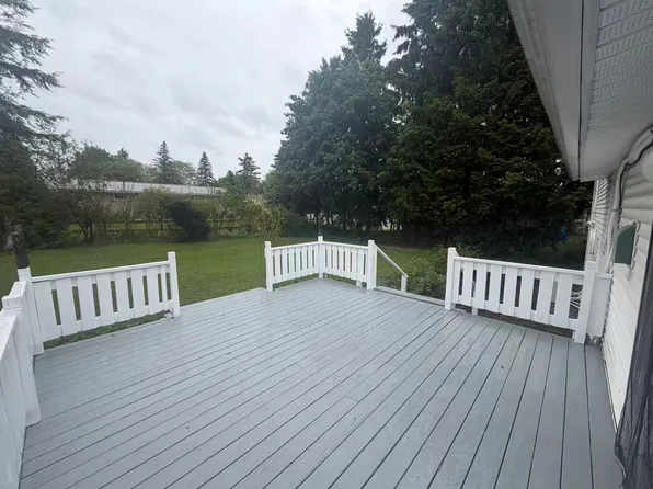 6733 Kinne Rd, Syracuse, NY 13214