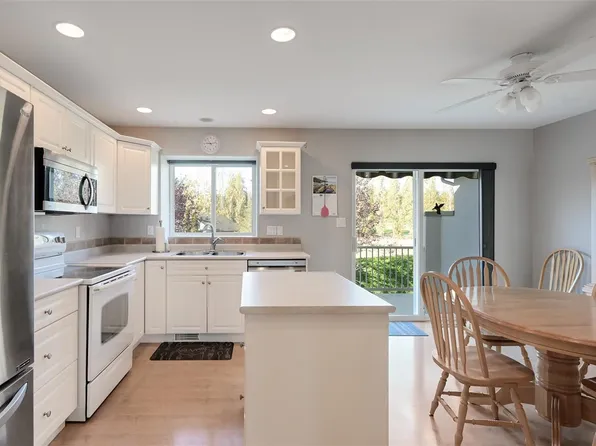 920 Brulette Pl #16, Cowichan Valley, BC V8H 1J1