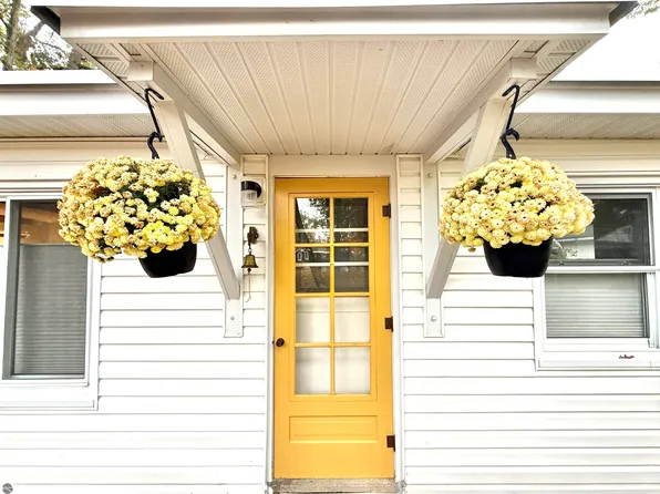 438 Davis St, Traverse City, MI 49686