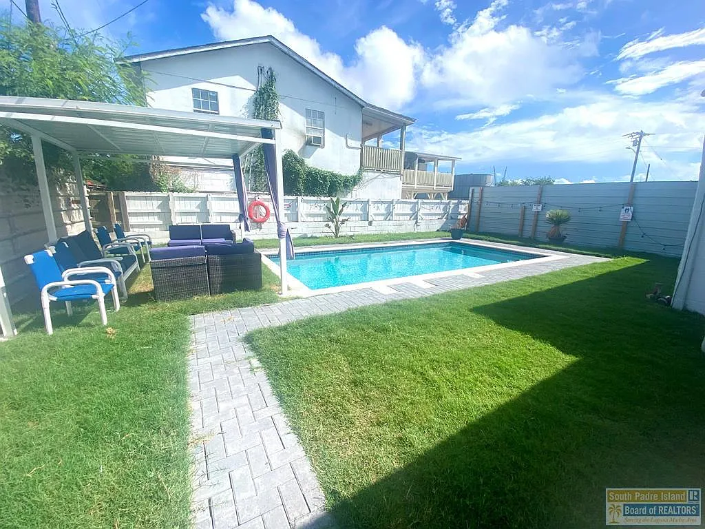 3 bed, 2.0 bath, 1458 sqft, $4,000 — Photo 3