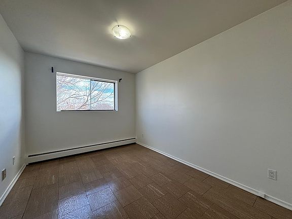 4th image of 72 Wilfred Ave #402