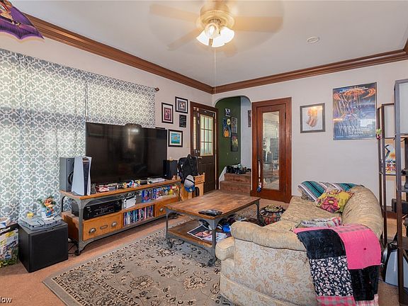 4th image of 2069 Halstead Ave