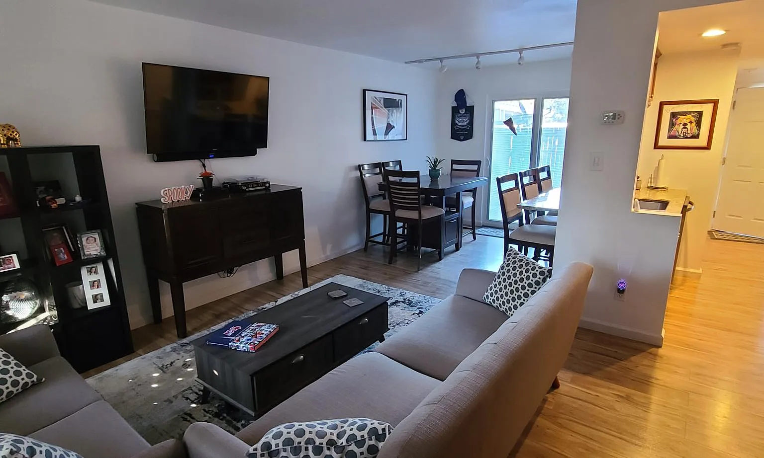 2 bed, 1034 sqft, $2,300 — Photo 3
