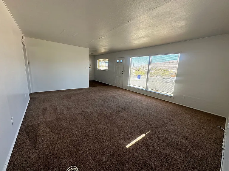 72256 Sunnyslope Dr — Photo 4
