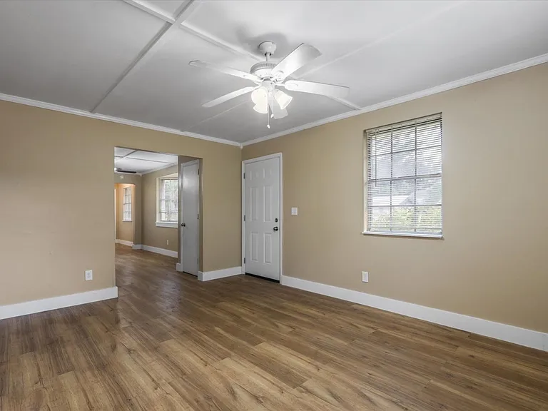 2352 Yorkshire Dr — Photo 5
