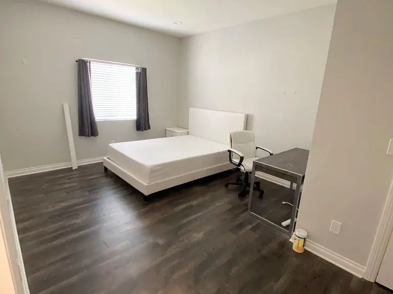 1153 W 37th Dr #1 — Photo 7