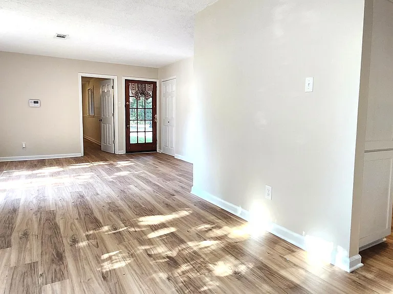 1917 Stuart Ave — Photo 3