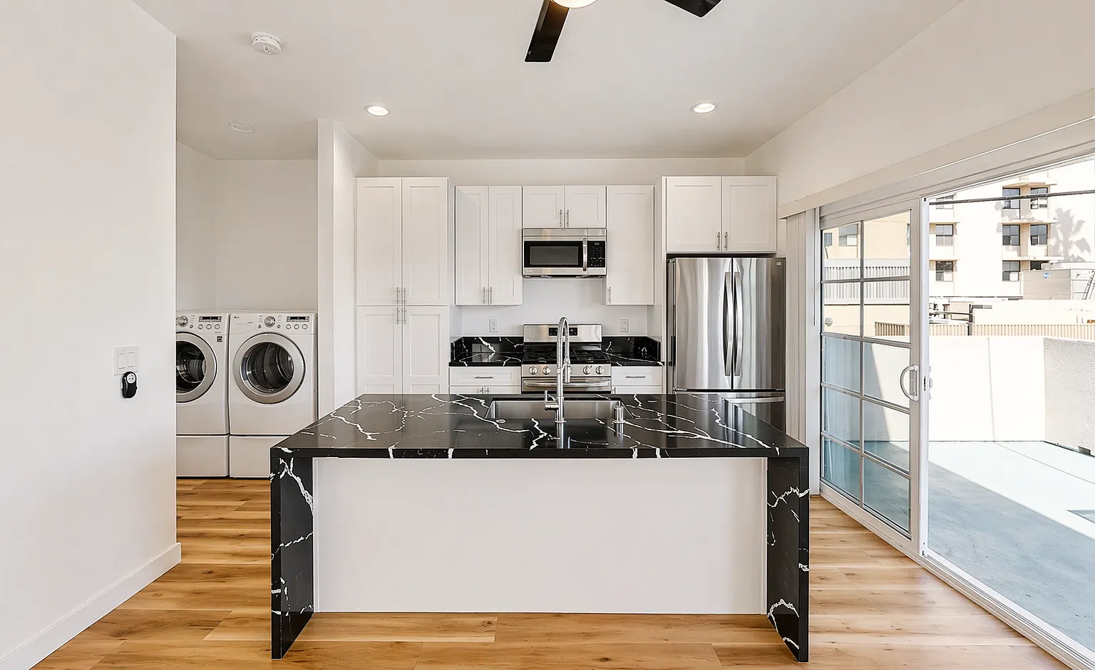 4 bed, 1200 sqft, $5,400 — Photo 2