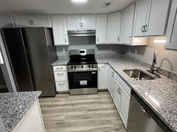 24 Apple Ln, Milford, OH 45150