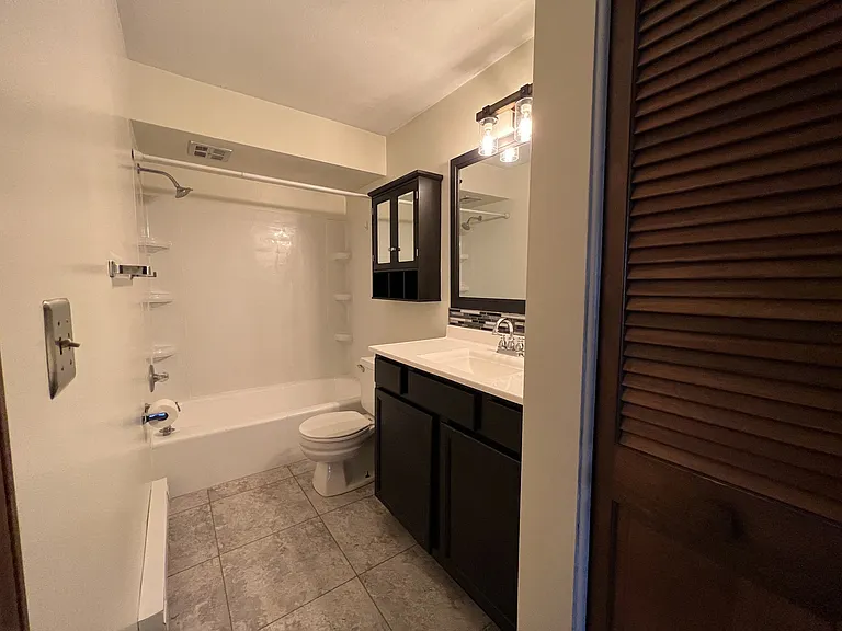 Carriage Hill Apartments — Photo 44