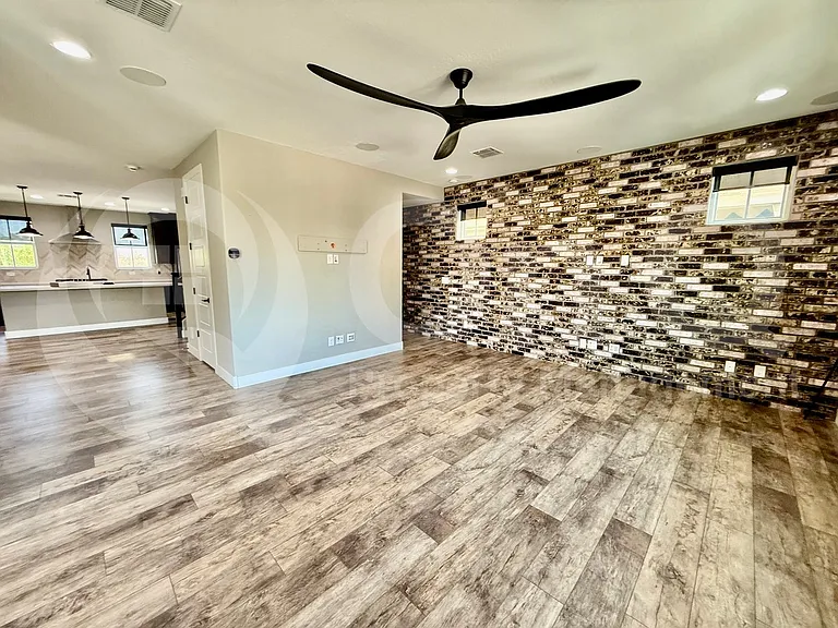687 W Flintlock Way — Photo 6