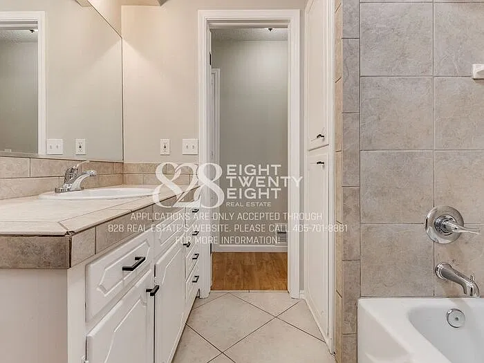 8129 NW 28th Ter — Photo 11