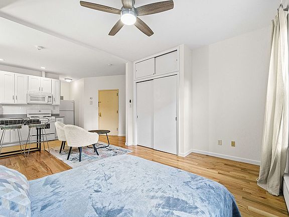 5th image of 567 39th St APT 1A