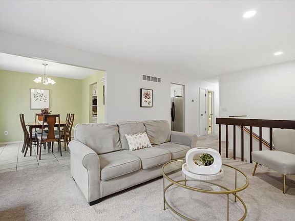 2nd image of 102 Nottingham Chase