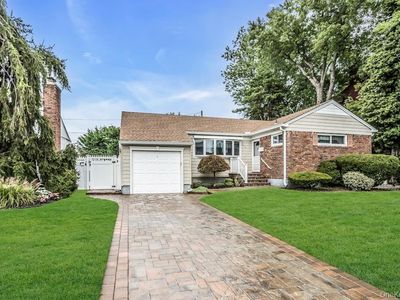 208 Daniel Road N, Massapequa, NY, 11758