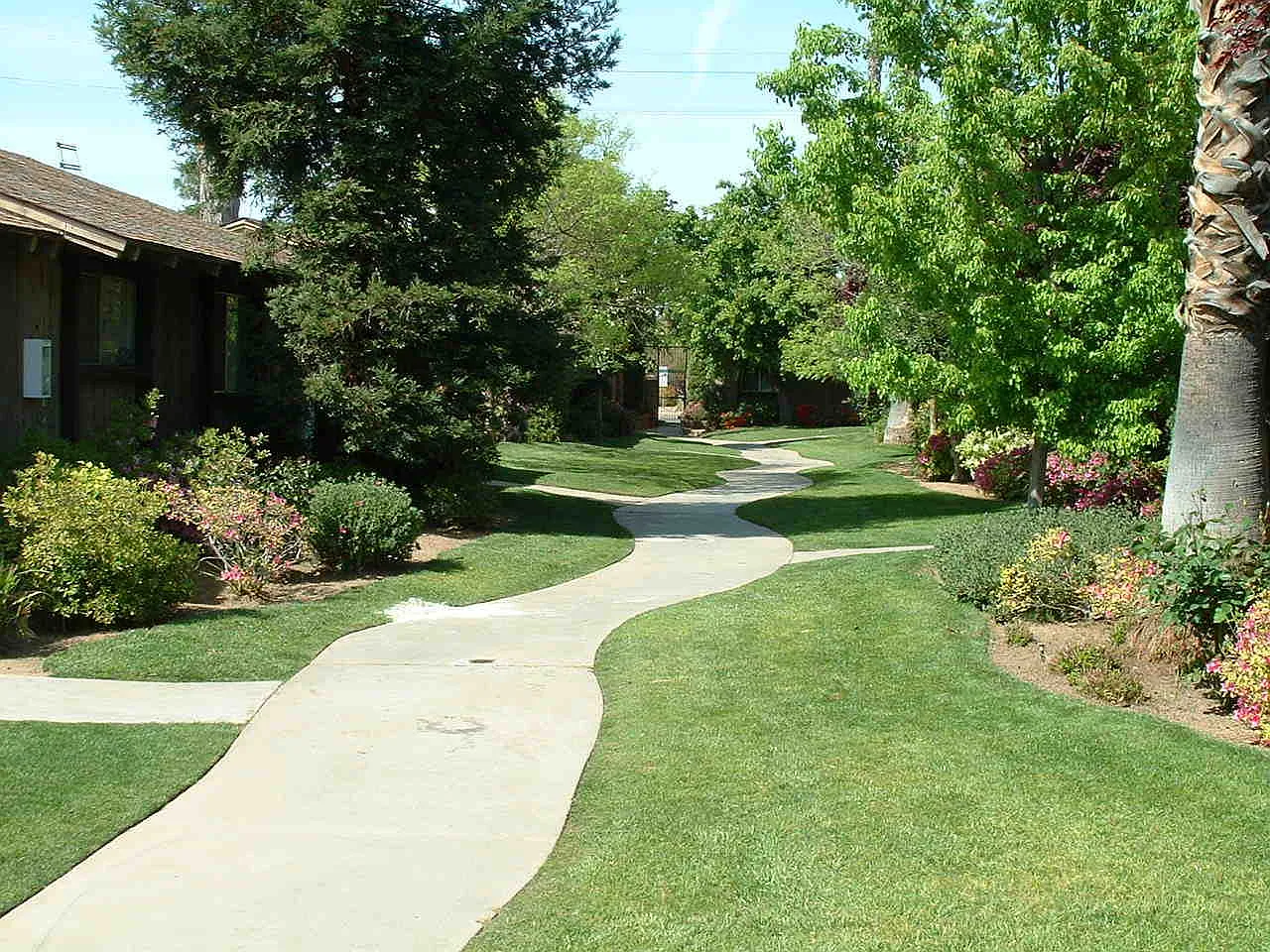 Casa Linda Apartments — Photo 2