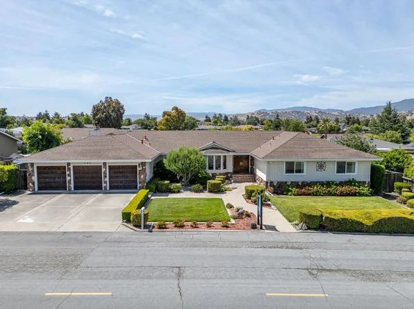 747 Ridgemark Dr, Hollister, CA 95023
