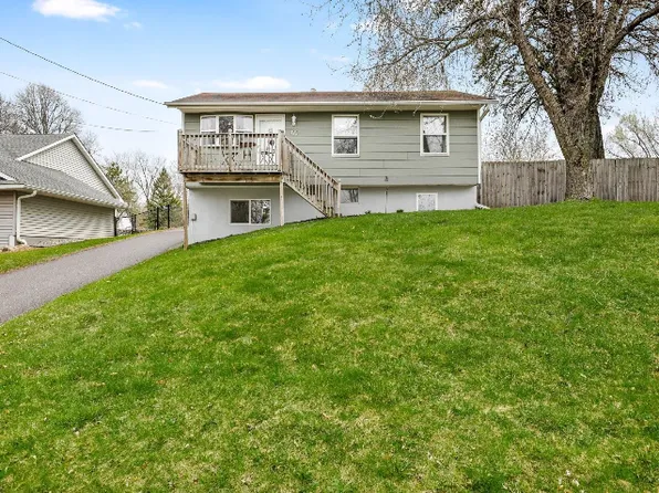 1122 Ferndale St N, Maplewood, MN 55119