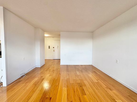 5th image of 4750 59th St APT 7G
