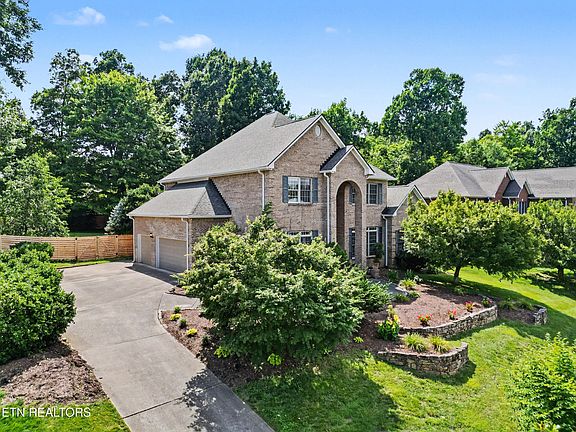 5th image of 607 Valley Hill Ln