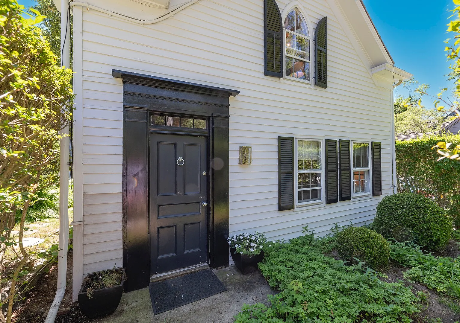 Historic & Modern Sag Harbor Village Gem — Photo 3