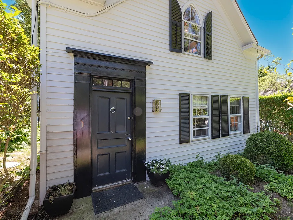 18 Hampton St