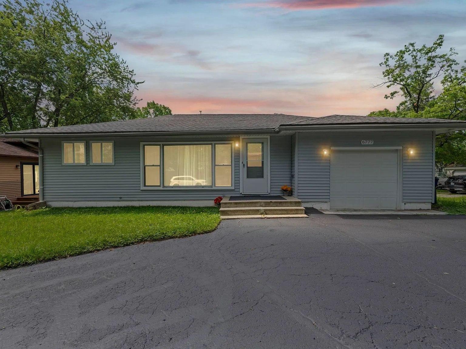 3 bed, 2.0 bath, 1325 sqft, $2,350 — Photo 4