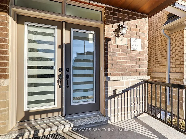5 Thelma Dr — Photo 1