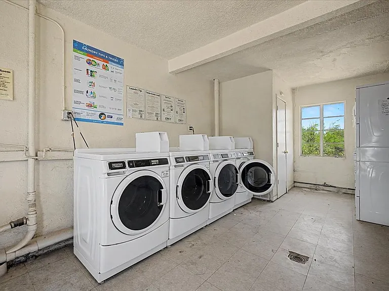 2116 N Forgeus Ave #B — Photo 17