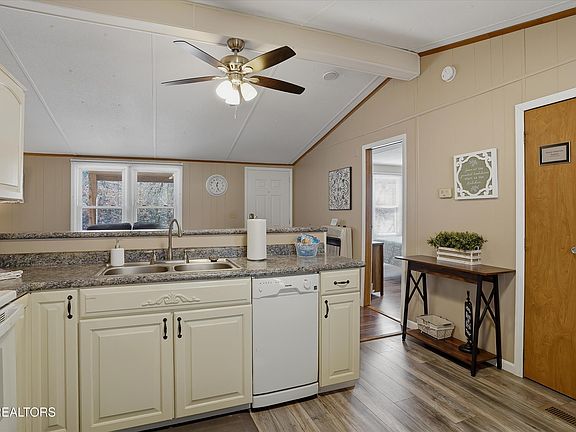 4th image of 3465 Lost Branch Rd