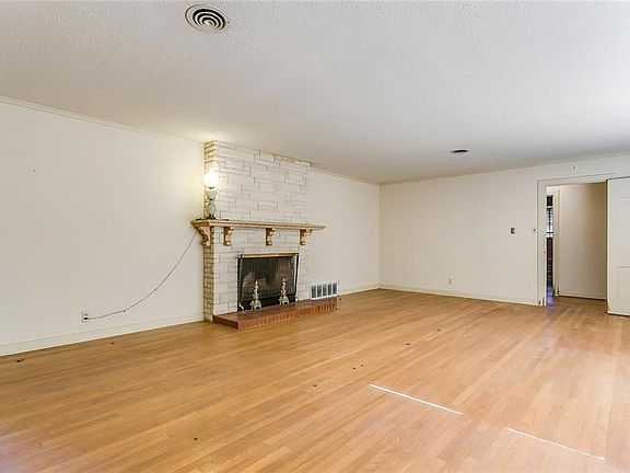 5th image of 2217 Glencrest Dr